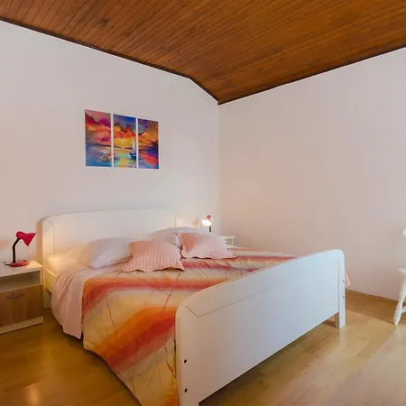 Апартаменты Apartment And Rooms Ema