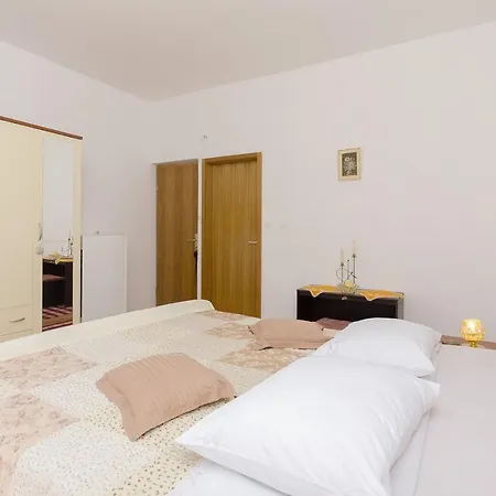 Apartment And Rooms Ema Apartment *