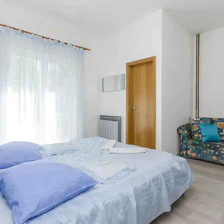 Apartament And Ema Vodice