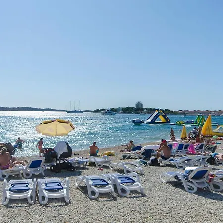 Apartment And Rooms Ema